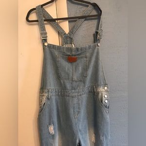 Woman’s jumpsuit size XL